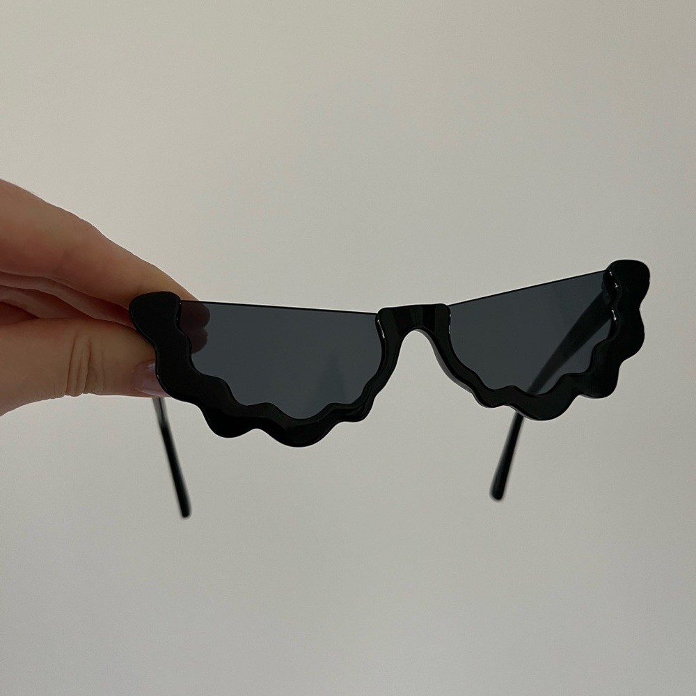 Black Scalloped Sunglasses